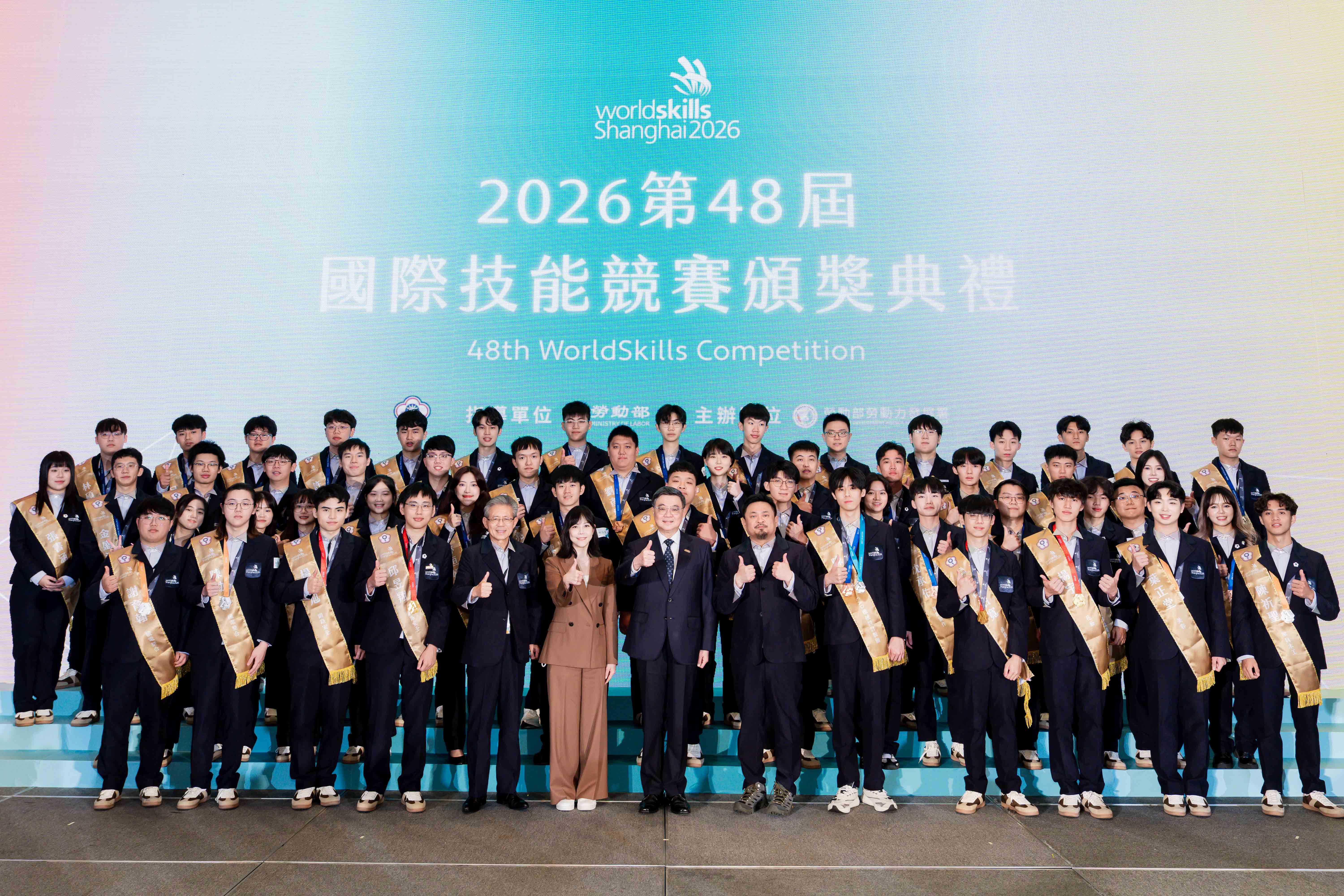 技能國手閃耀世界！臺灣勇奪全球第3　卓榮泰院長親頒獎座　肯定3金3銀7銅30優勝亮眼佳績 展示圖