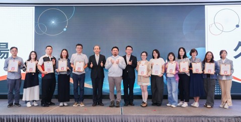 勞動部表揚地方職災服務久任人員 陪伴職災勞工走過傷病、復健與復工歷程 展示圖
