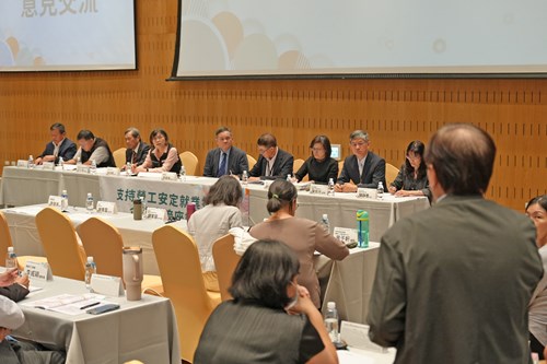 座談會現場也有多名企業代表分享產業現況,並針對各項議題進行意見交換。